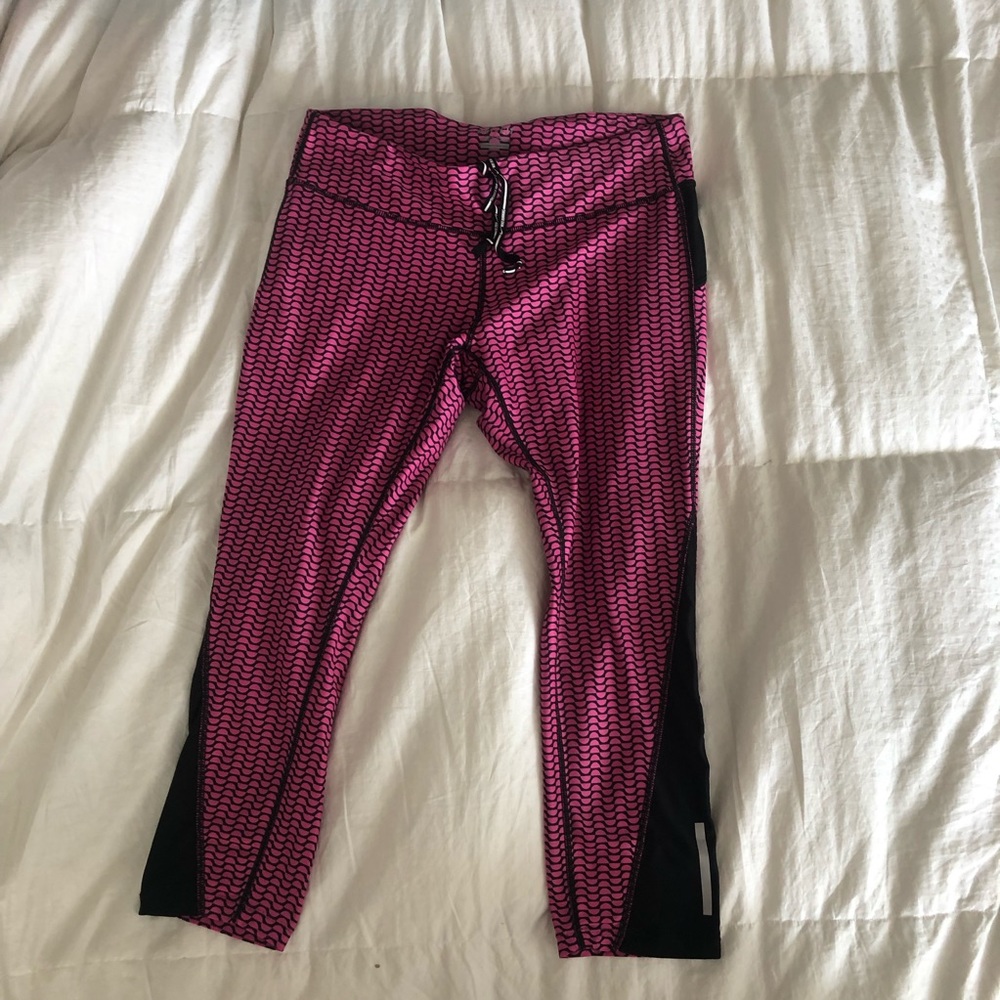 🧘🏼‍♀️ Nike Crop Workout Leggings